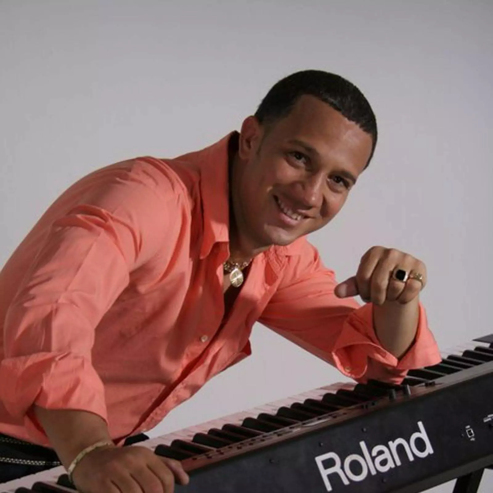 Album cover for "Eso Que Es" by Maykel Blanco y su Salsa Mayor — available as Sheet Music & MIDI