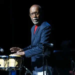 Roberto Roena